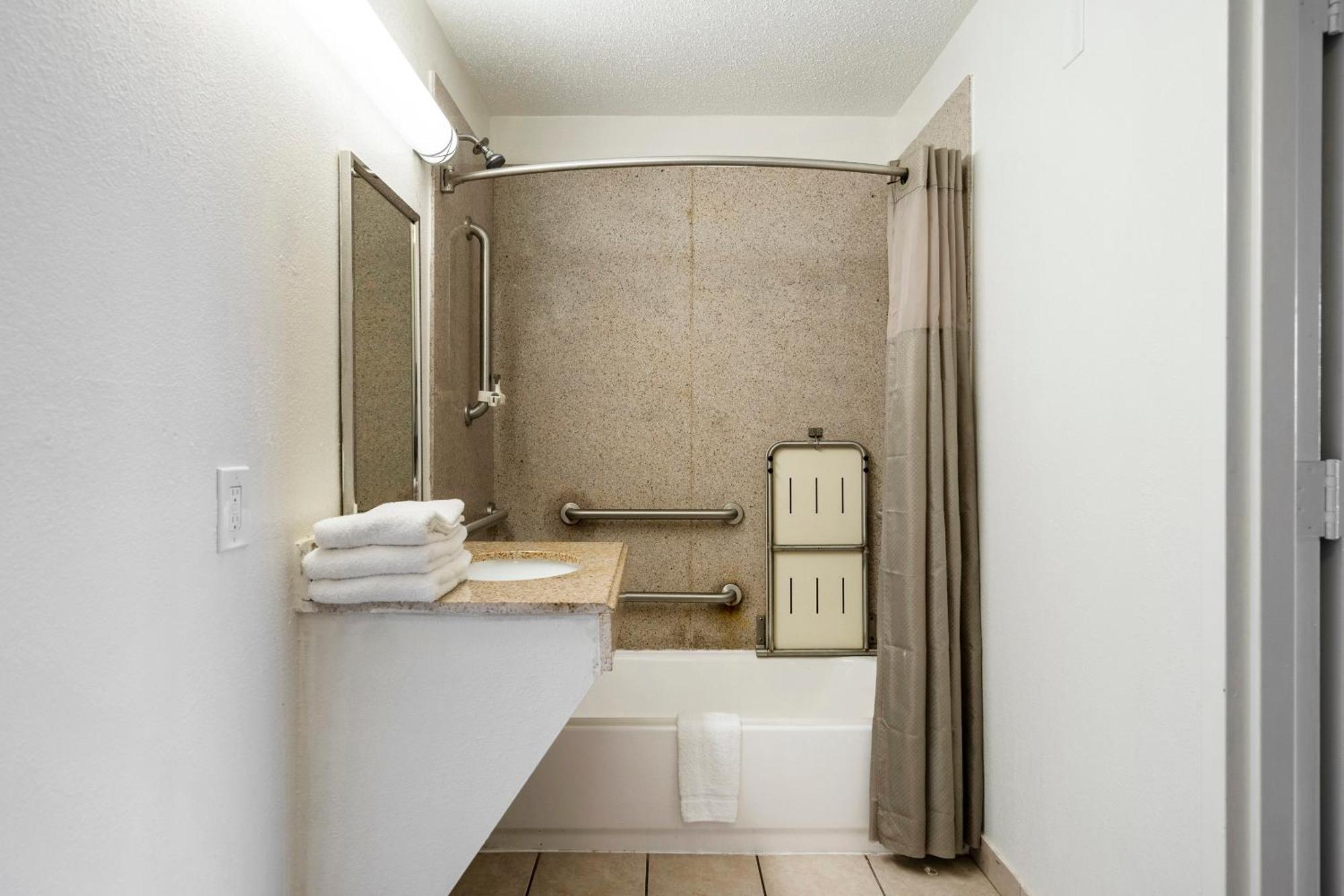 Oyo Hotel Bossier City La - Red River Екстер'єр фото