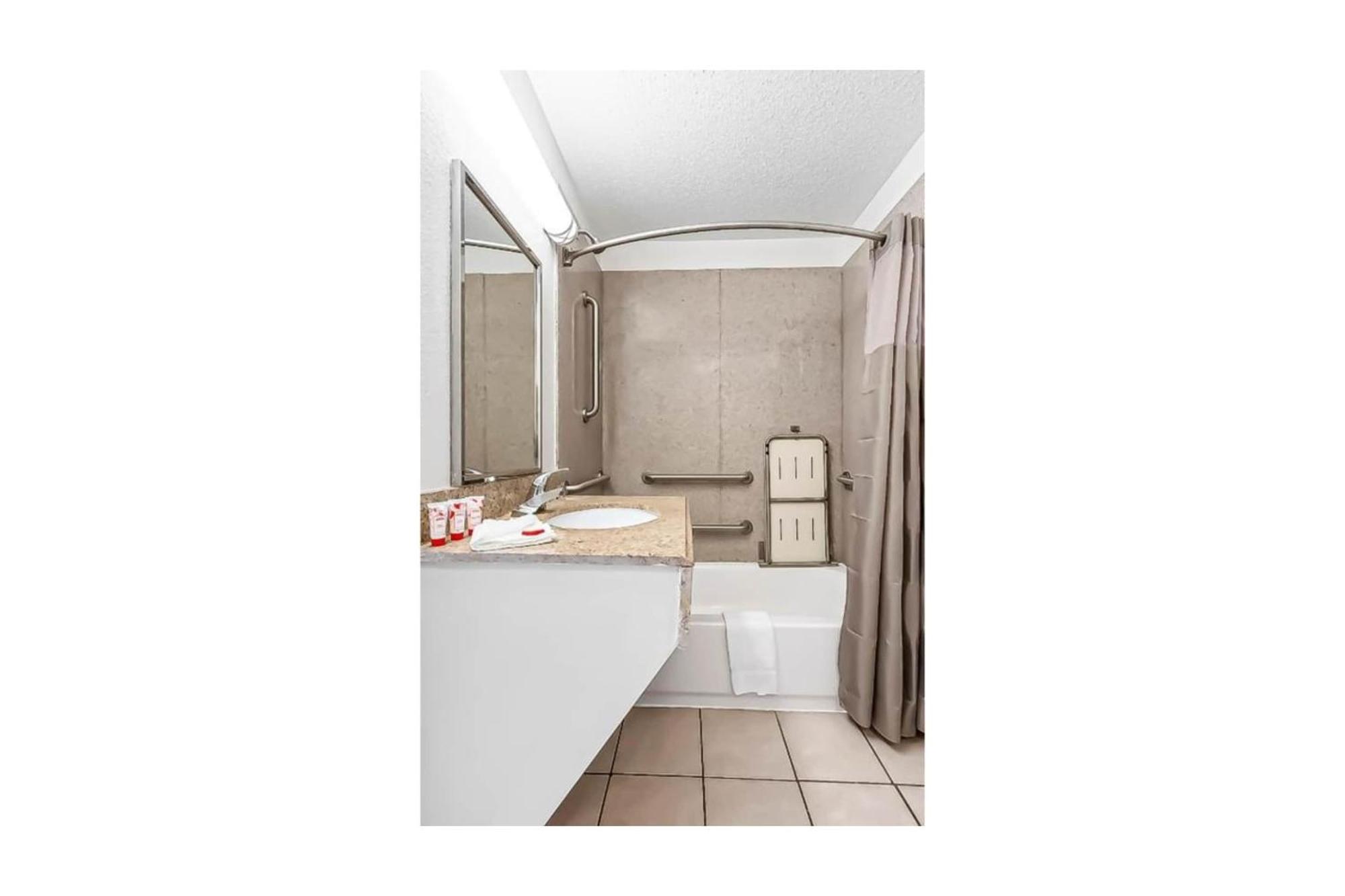 Oyo Hotel Bossier City La - Red River Екстер'єр фото